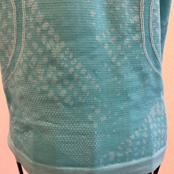 Lululemon GUC Swiftly Tech Racerback Tank Top Sz 4 - Picture 4 of 4